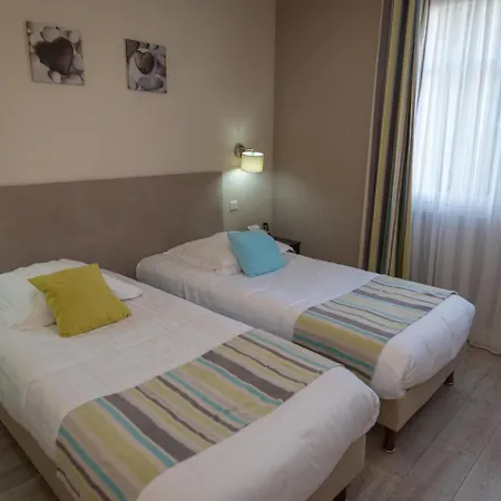 Hotel Logis La Croix Du Sud 3*